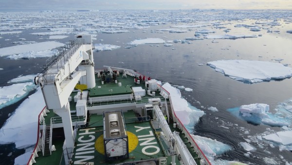 Exploring Icebergs with Dr. Damon Stanwell-Smith, Professor Julian Dowdeswell and Glaciologist Olav Orheim