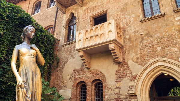 Experience the romantic city of Verona with Manuela Huber