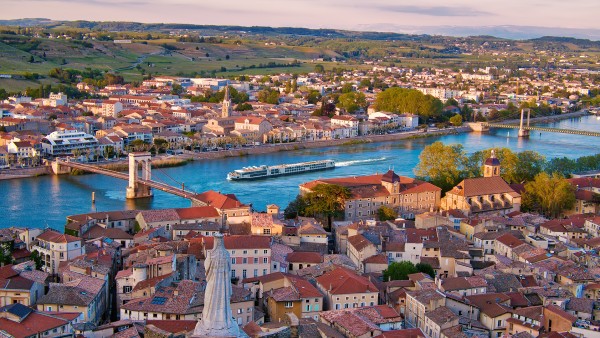 Count down 10 unforgettable experiences in France with Joost Ouendag