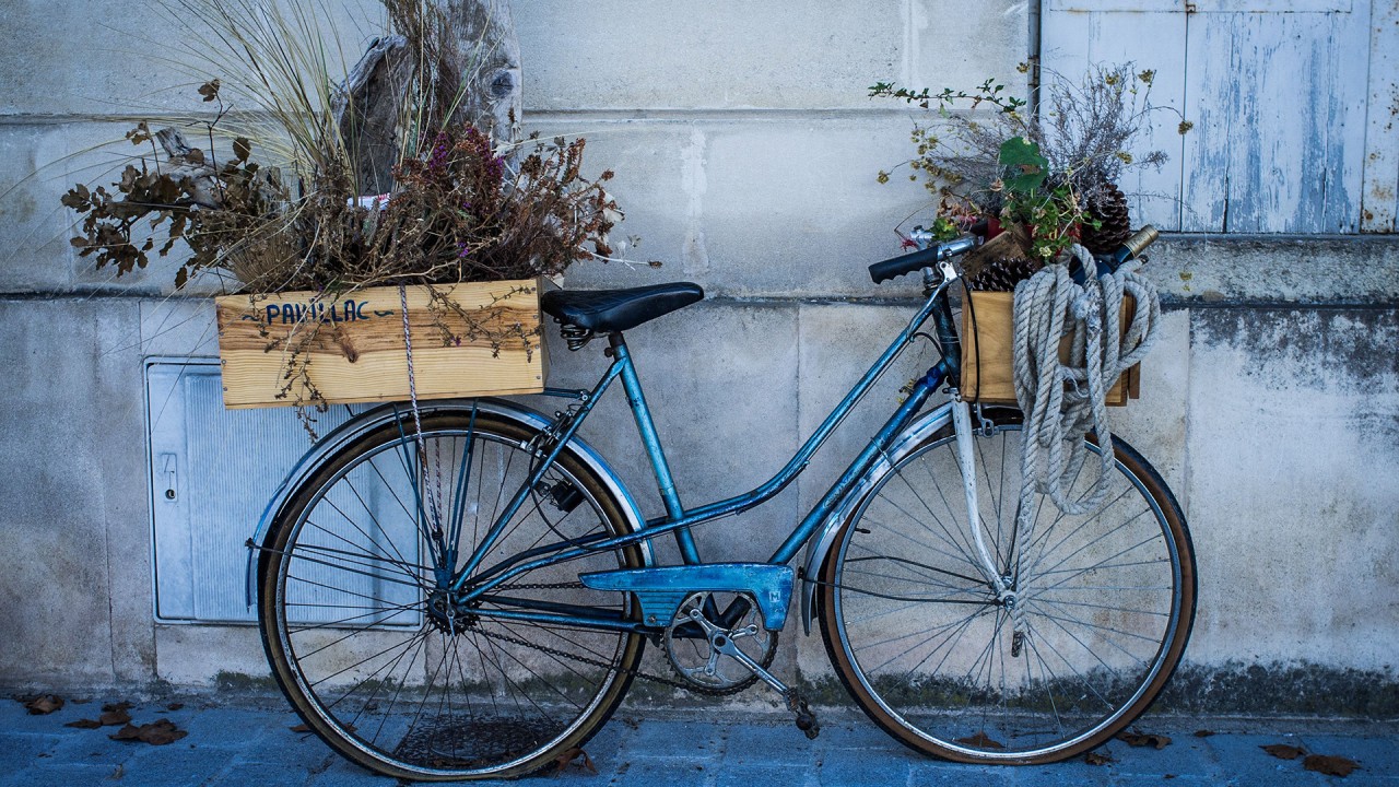 At Home in France with garden designer Paul Hervey-Brookes)