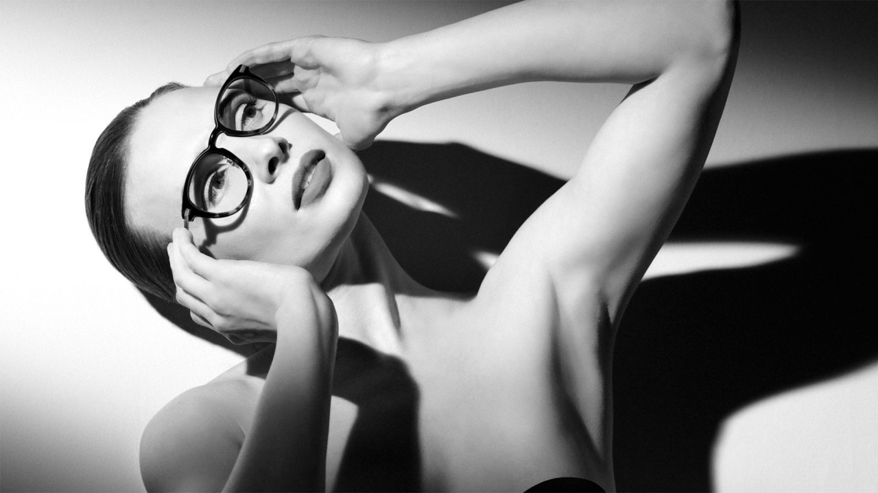 Anne Diamond interviews Eyewear Designer Tom Davies)