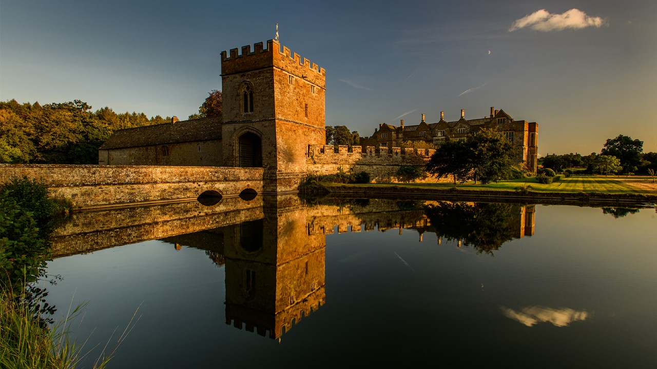 Karine explores historic homes and landmarks in Britain)
