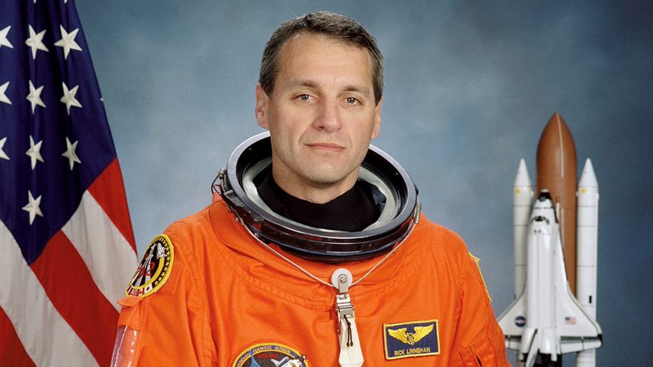Anne Diamond interviews Astronaut & Veterinarian, Dr. Richard Michael Linnehan)