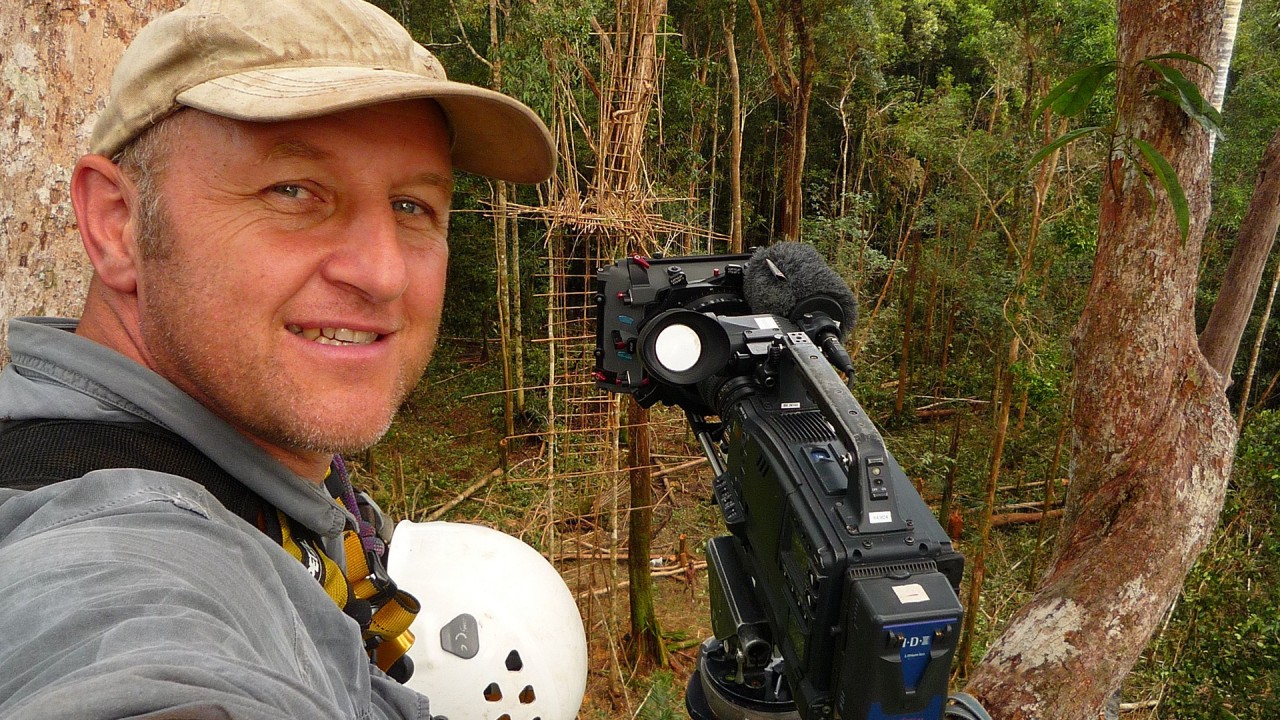 Alastair Miller in conversation with Wildlife Cameraman, Gavin Thurston)