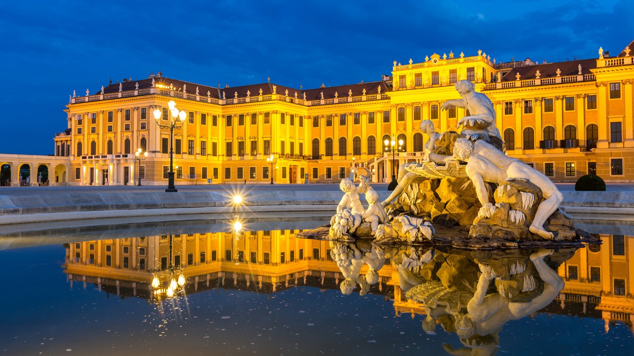 Explore Vienna’s iconic architecture with Joost Ouendag)