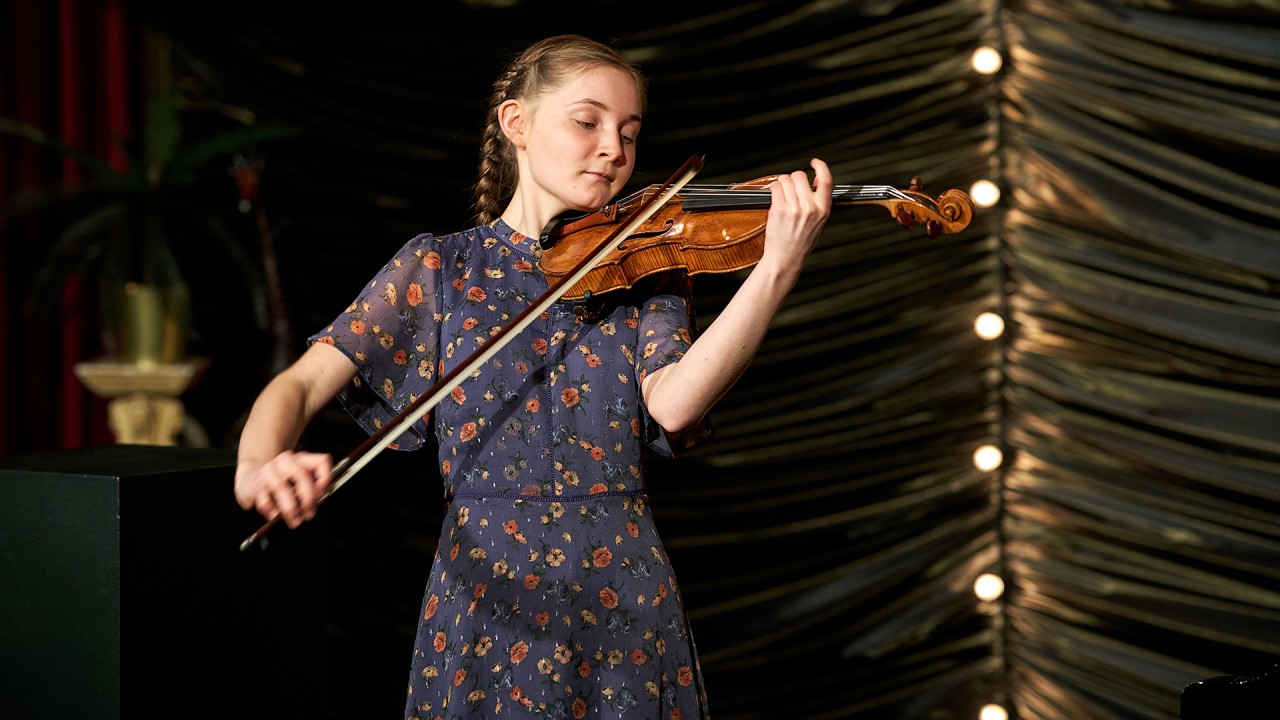 Anne Diamond welcomes back Composer and Musician Alma Deutscher)