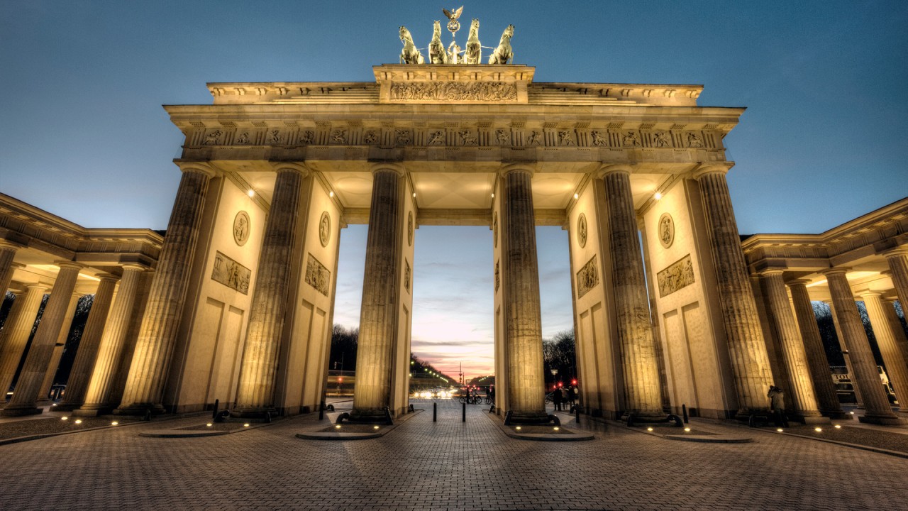 At home in Berlin with Peter Antoni)