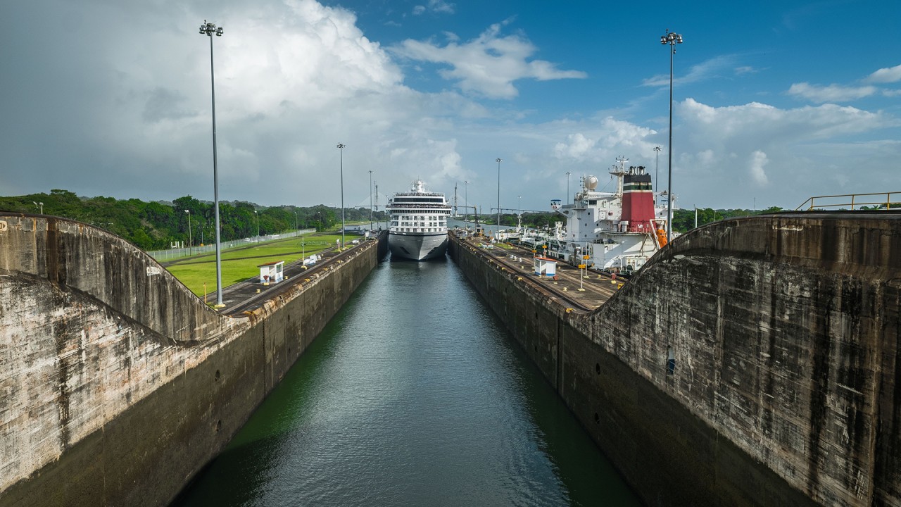 Discover our Classic Panama Canal Passage itinerary with Joost Ouendag and Lia Da Silva Müller)