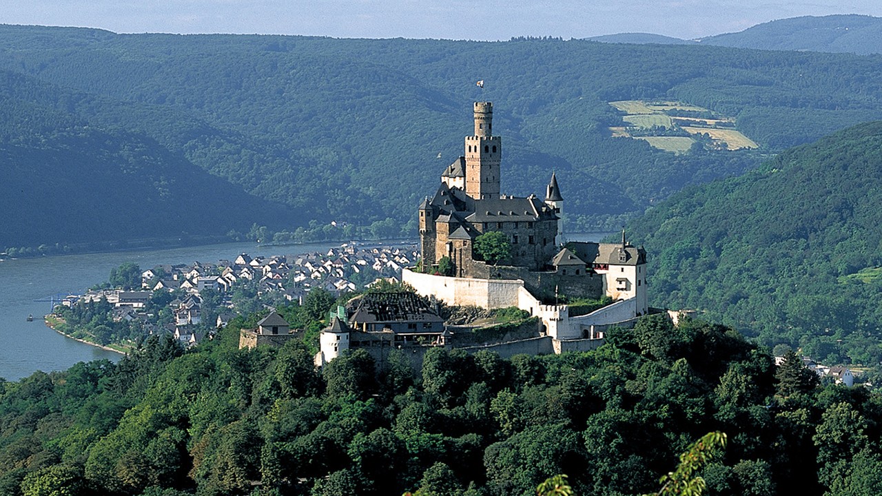 Explore Europe with Viking)