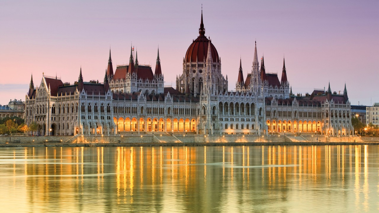 Discover our enchanting Danube Waltz itinerary with Joost Ouendag)