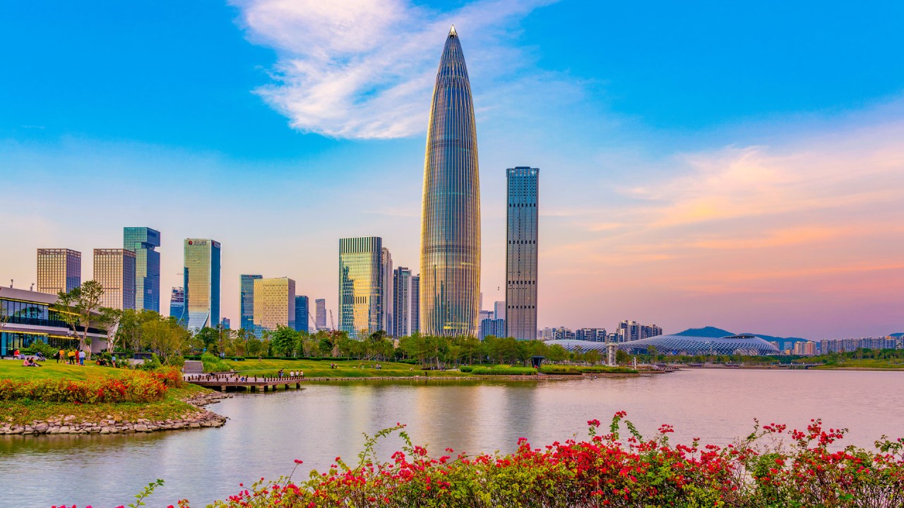 Uncover daily life in Shenzhen with local guide Dewi Klop)