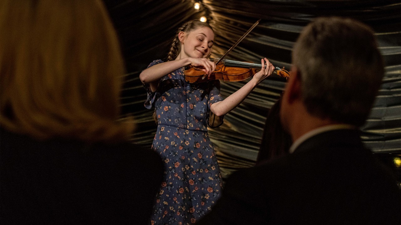 Anne Diamond interviews Classical Musicians, Alma & Helen Deutscher)