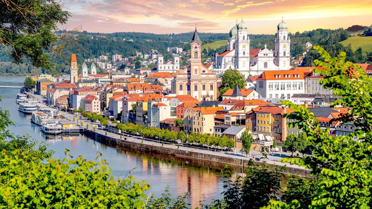 Learn about life in Passau, the Bavarian town where three rivers meet)