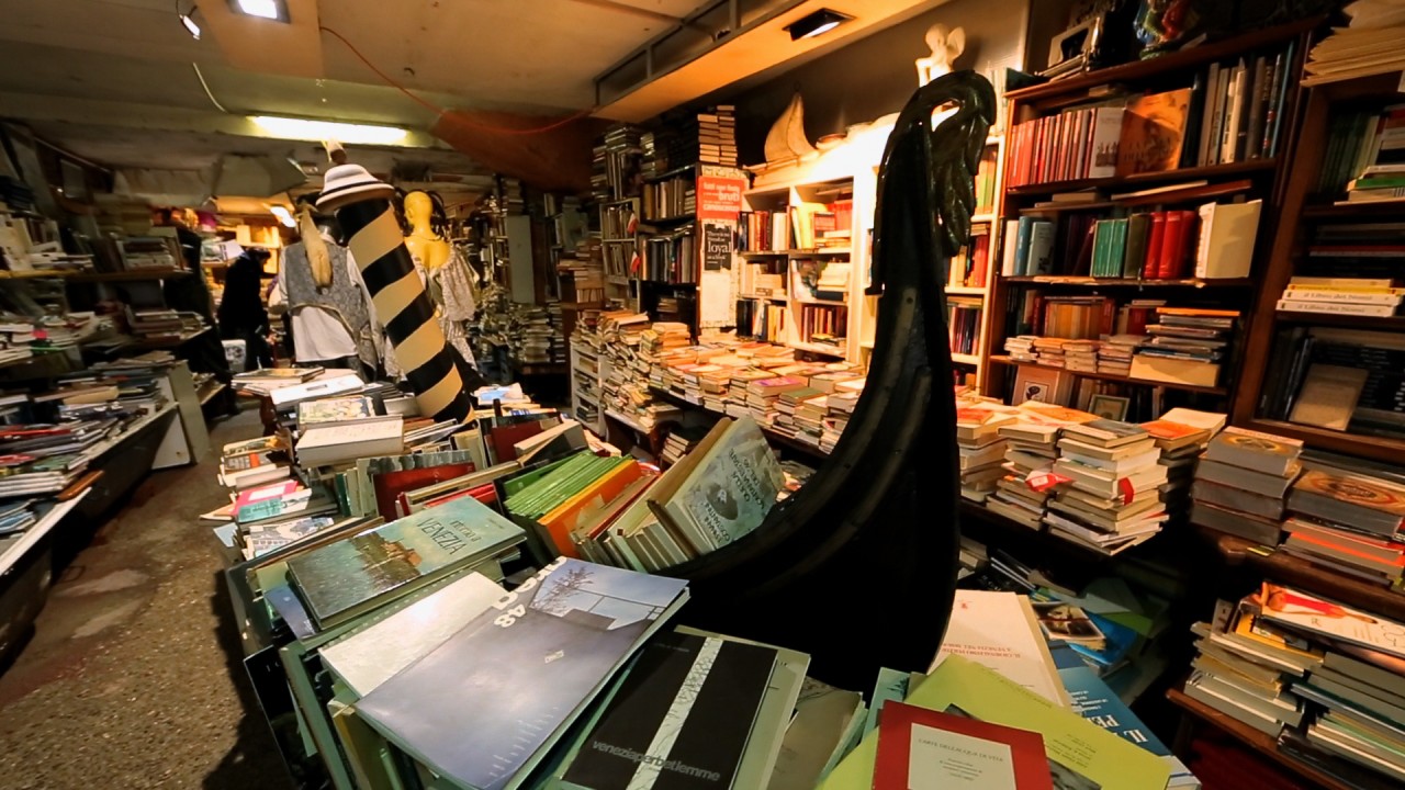 Venice's Most Unusual Bookstore)