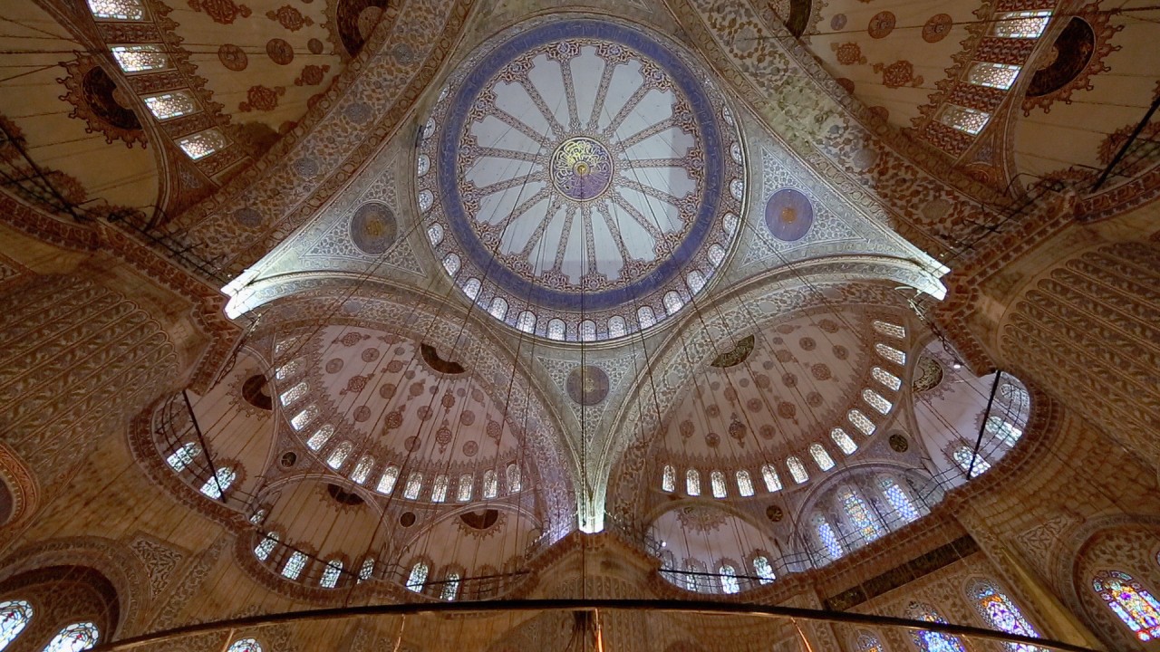 Inside the Blue Mosque)