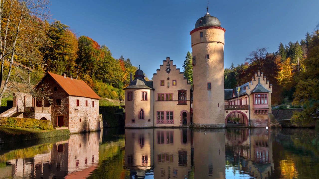 Schloss Mespelbrunn: A Fairytale Forest Castle)